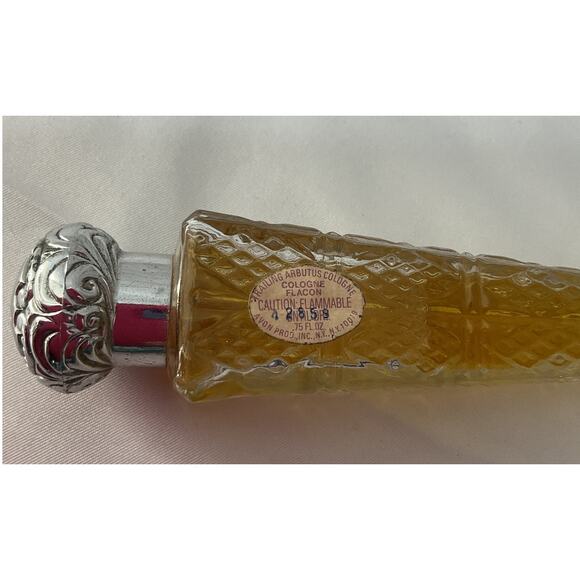 1979 Vintage Avon Bottle California Perfume Trailing Arbutus Cologne .75 oz - Picture 3 of 6